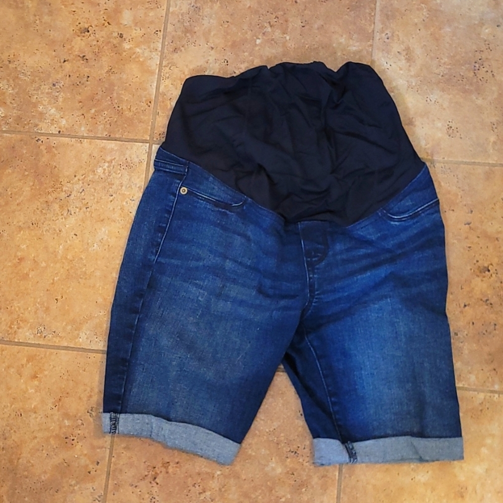 Maternity shorts